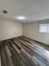 Building Photo - 321 Easy St