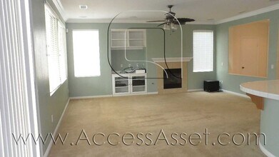 Building Photo - 943 Spica Dr