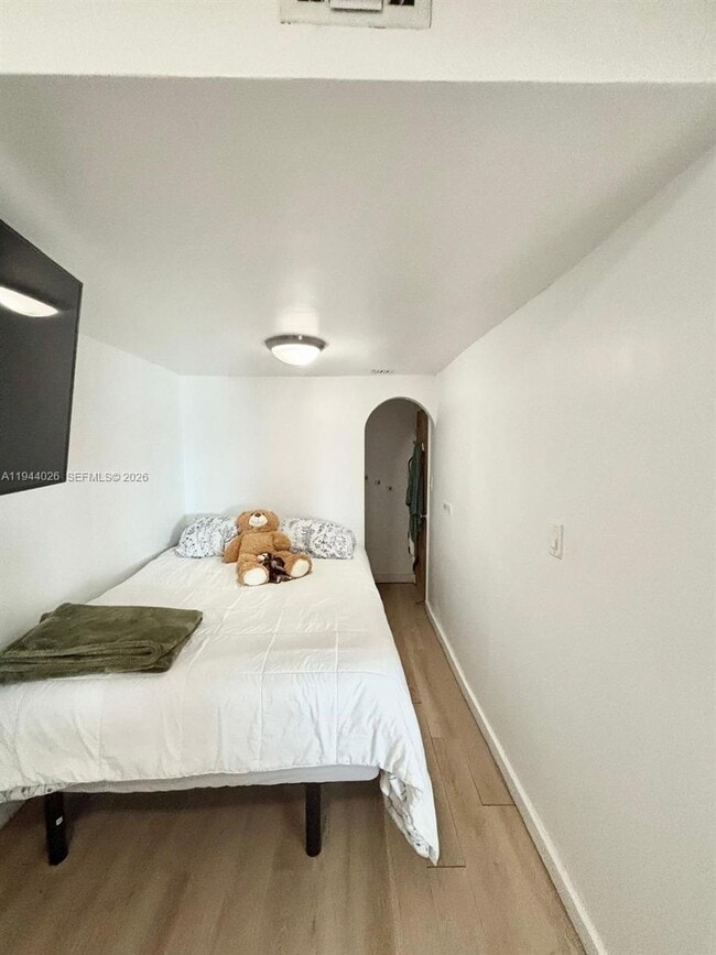 Building Photo - 999 Brickell Bay Dr