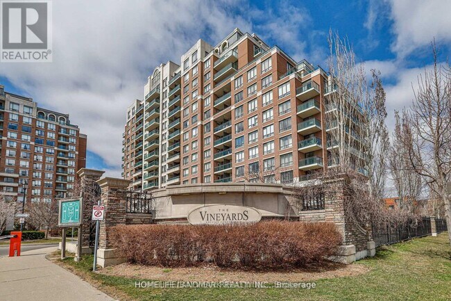 Photo du bâtiment - 310-310 Red Maple Rd