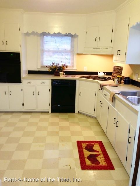 Foto del edificio - 208 Brushwood Rd