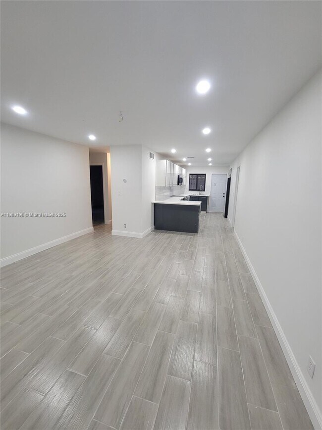 Foto del edificio - 2300 SW 18th Terrace
