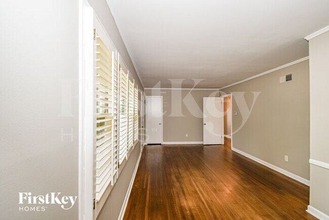 Foto del edificio - 1673 Colonial Rd