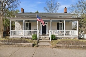 Building Photo - 117 7th Ave N