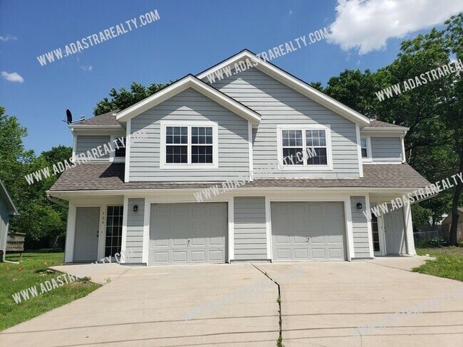 Foto del edificio - Spacious and Modern Duplex in North Olathe-Available NOW!!