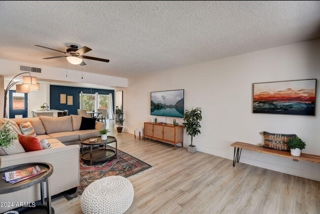 Building Photo - 1015 E Concorda Dr