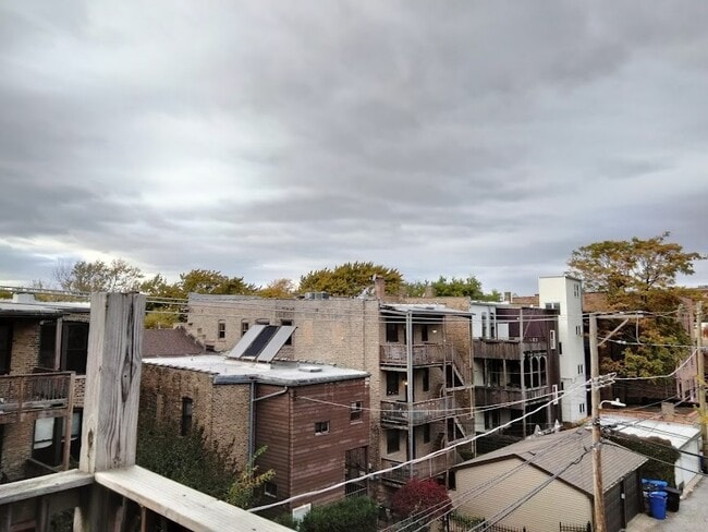 Building Photo - 3138 W Fullerton Ave