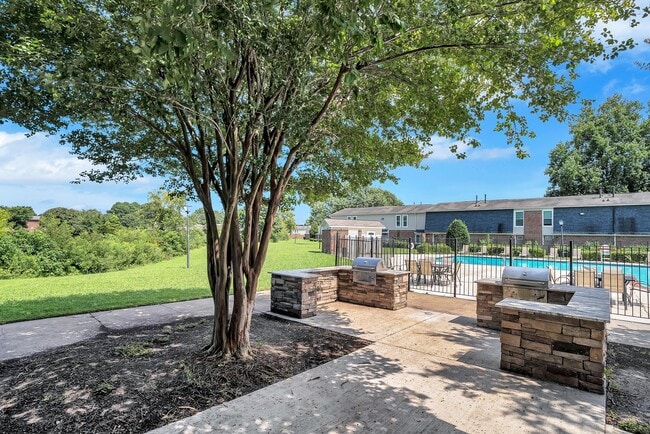 Building Photo - BayPointe Crossing