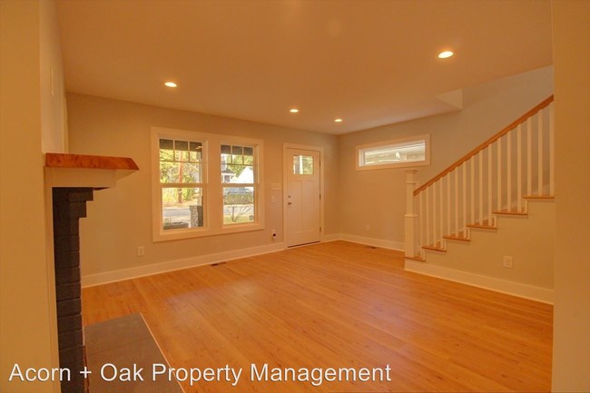 Foto del edificio - 5 br, 3.5 bath House - 410 E. Geer St.
