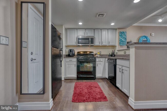 Building Photo - 414 Water St