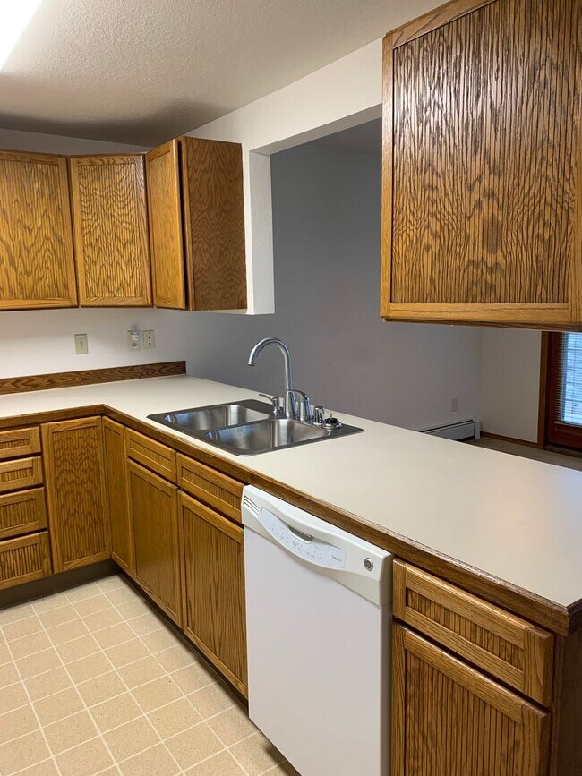 Foto del edificio - 2 BR 2 BA | Washer & Dryer | Heated Garage | AVAILABLE NOW!!