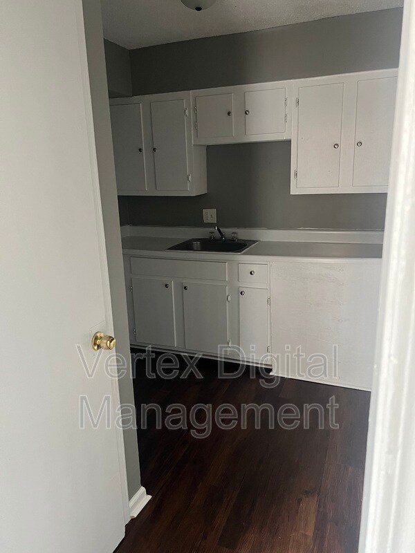 Foto del edificio - 3380 Benbow Dr