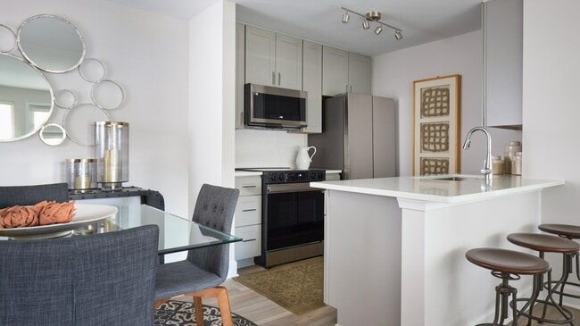 Building Photo - Lakeside Apartments