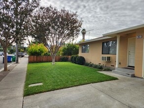 Building Photo - 2831 Marin St