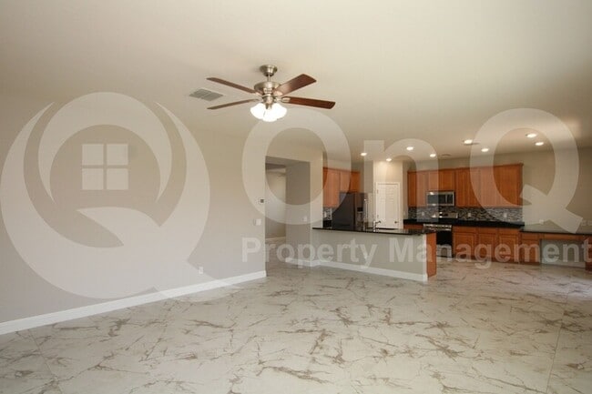 Building Photo - 1157 E Regent Dr