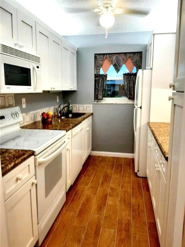 Building Photo - 250 High Point Blvd