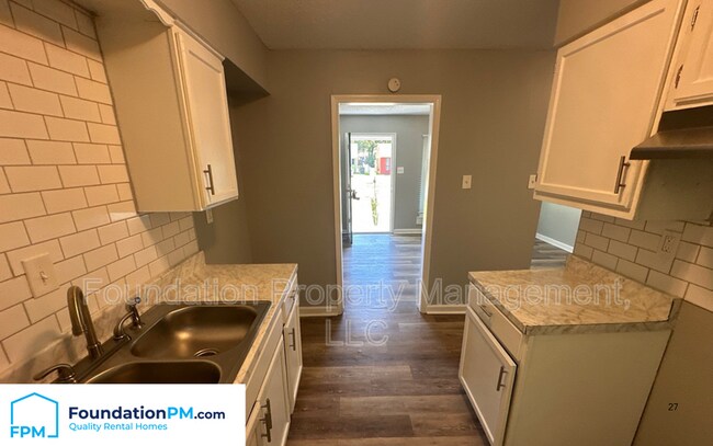 Foto del edificio - 3703 Wolf Trail Dr