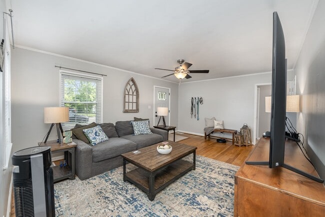 Photo - 1633 Sunset Dr House