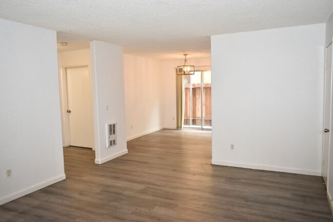Building Photo - Modern 2 bed 1 Ba Unit, Private Patio and Community Pool (San Diego, 92105)