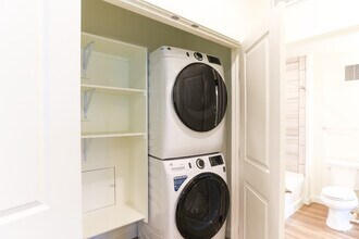 1BD, 1BA - 964SF - Allaso Journal Center