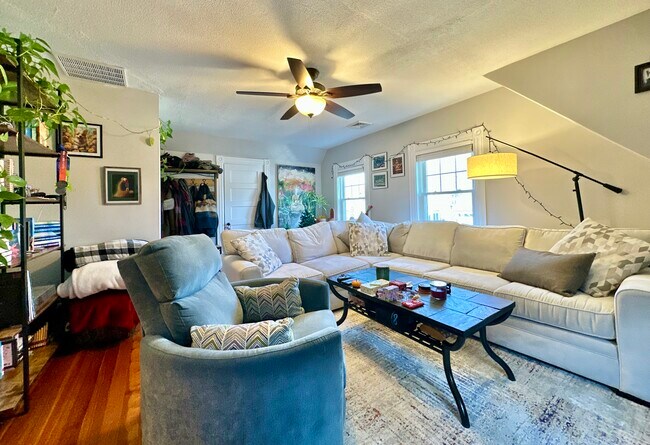 Foto del edificio - 11 Spring Park Ave