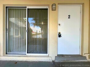 Building Photo - 519 W Kalmia Dr