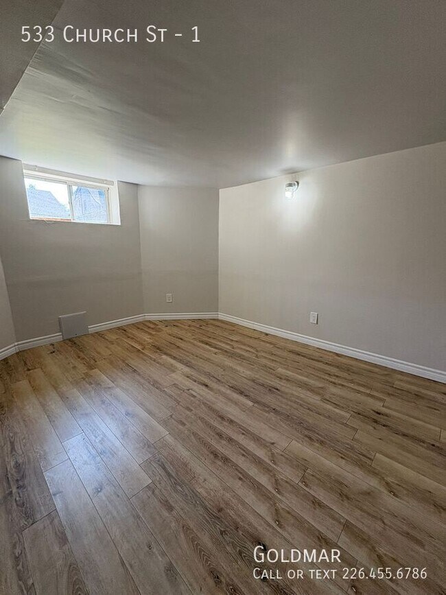 Photo du bâtiment - Studio Apartment Available Immediately