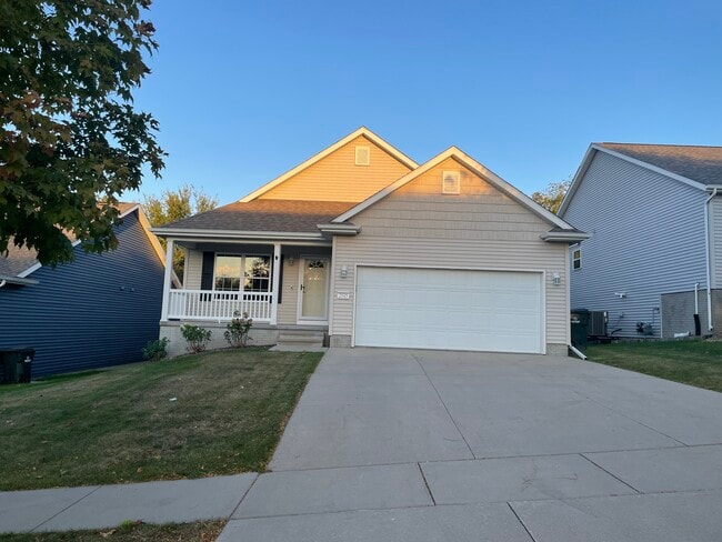 Front - 2045 Rosewood Dr NW