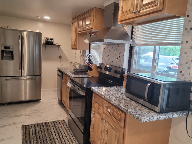 Building Photo - 1617 Oaklawn Ct