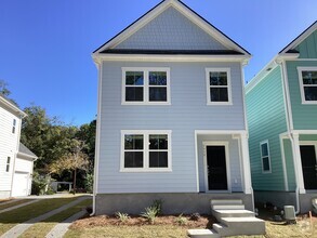 Building Photo - 1938 Weeping Cypress Dr