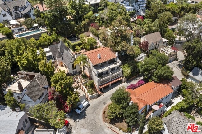 Building Photo - 5940 Manola Way