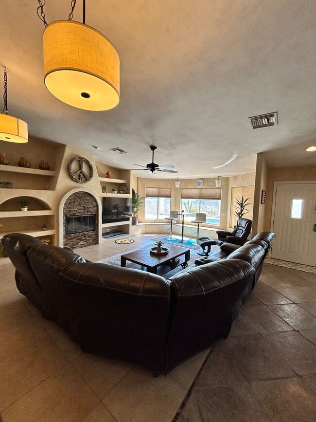 Foto del edificio - Winter Furnished Pool Home!