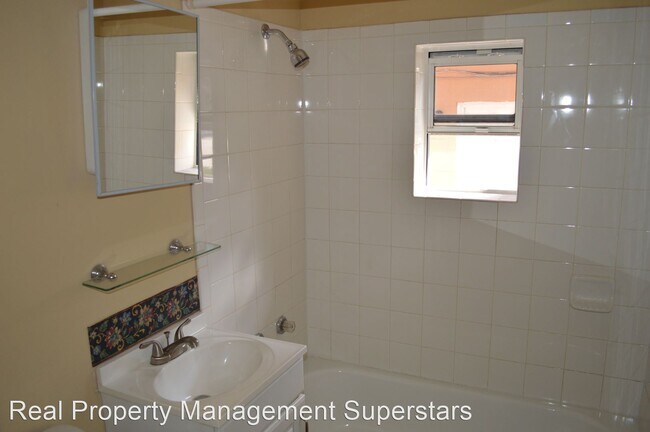 Building Photo - 3 br, 1 bath House - 1029 Colyer St