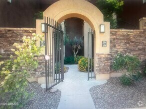 Building Photo - 7027 N Scottsdale Rd