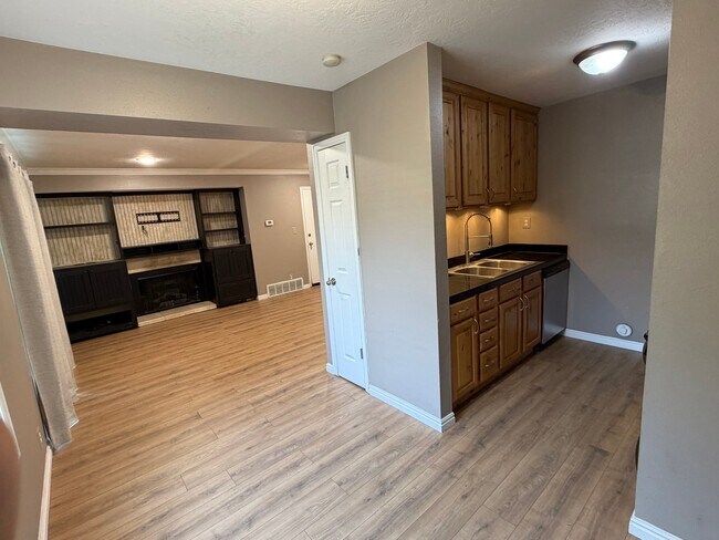 Foto del edificio - 5396 S Willow Ln