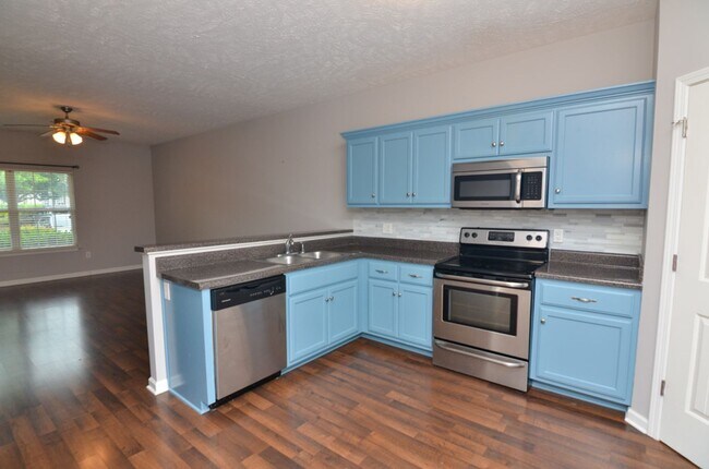 Building Photo - 2455 New Holland Cir