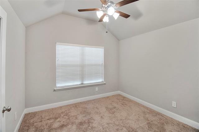 Building Photo - 525 Redbud Dr