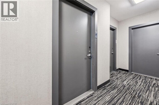 Building Photo - 286 Main St