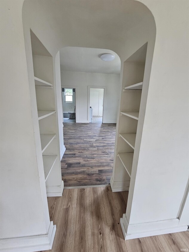 Primary Photo - 125 E Riverside Dr
