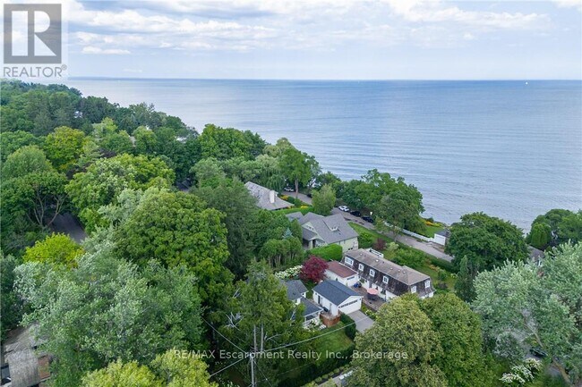 Building Photo - 212 King St