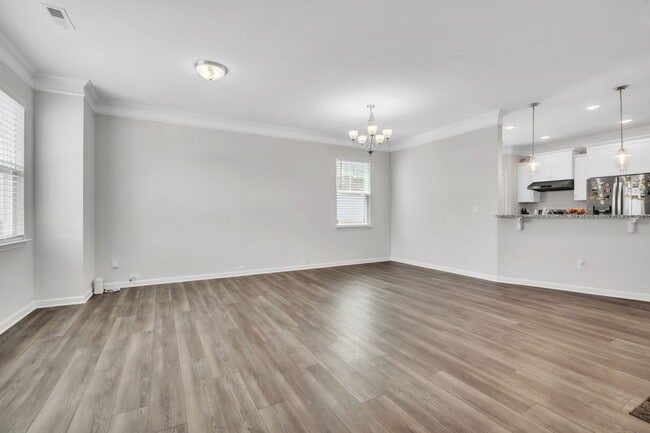 Foto del edificio - 351 Intrepid Ct