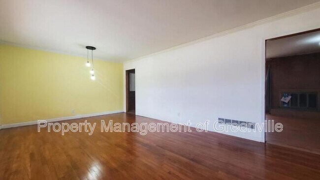Building Photo - 4 Claxton Dr