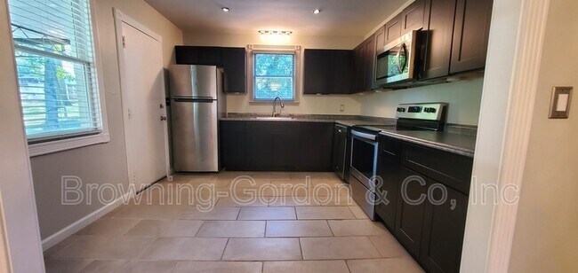 Building Photo - 2915 Selena Dr