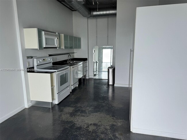 Foto del edificio - 10 SW South River Dr