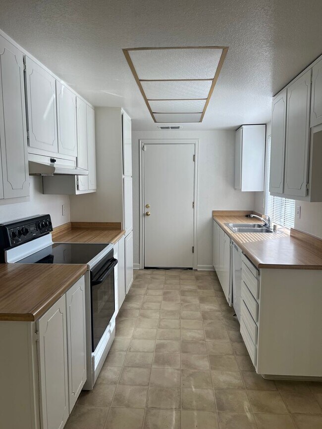 Foto del edificio - NICE 3 BEDROOM HOME IN CITRUS HEIGHTS!