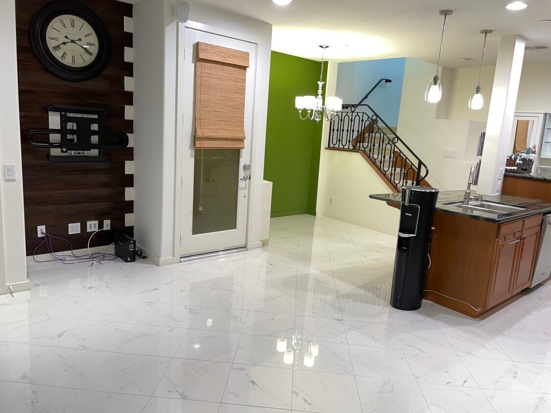 Foto principal - 5410 W 149th Plz