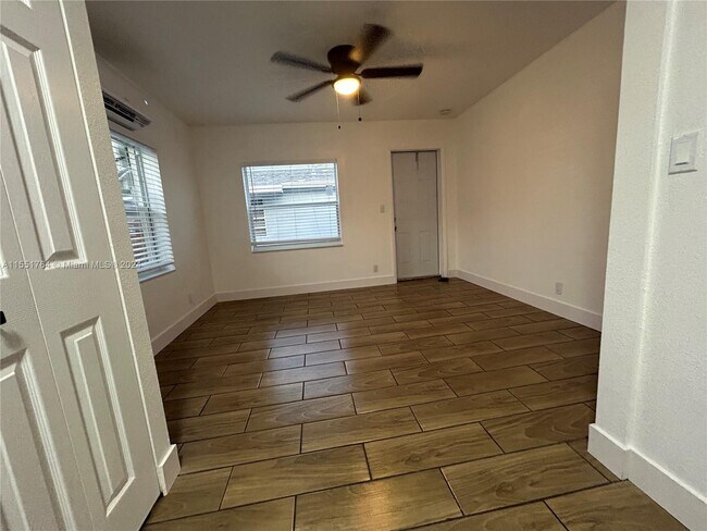 Foto del edificio - 1744 Madison St