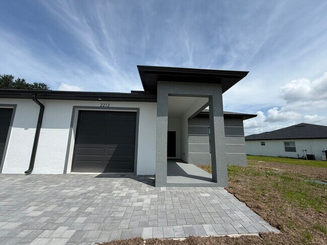 Foto del edificio - 2212 Leda Ave S