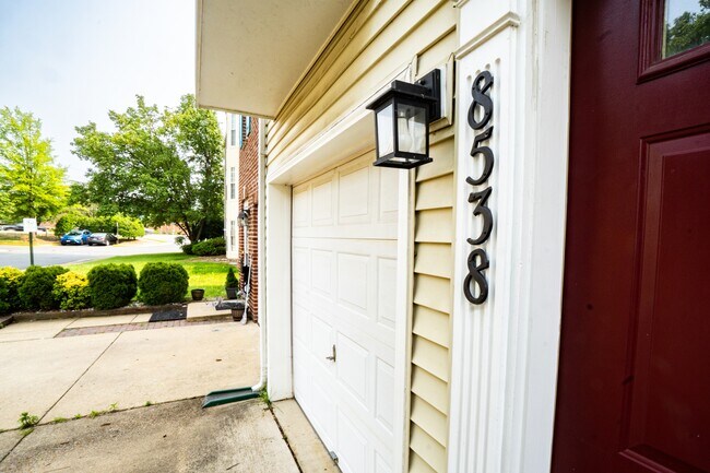 Foto del edificio - 8538 Towne Manor Ct
