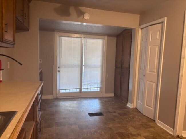 Foto del edificio - 3078 Oak Forest Dr